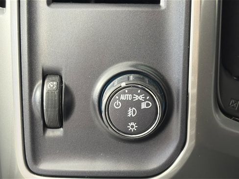 Used 2018 Chevrolet Silverado 1500 LT w/ Texas Edition image 22