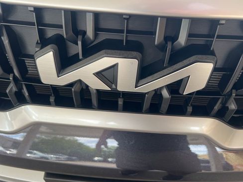 Certified 2025 Kia Telluride LX FWD image 29