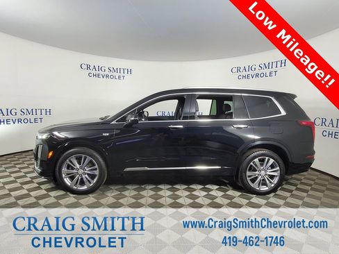 Used 2023 Cadillac XT6 Premium Luxury image 2