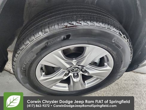 Used 2025 Toyota RAV4 XLE image 34