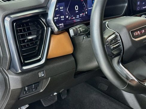 Used 2024 GMC Canyon AT4 AWD/4WD image 11