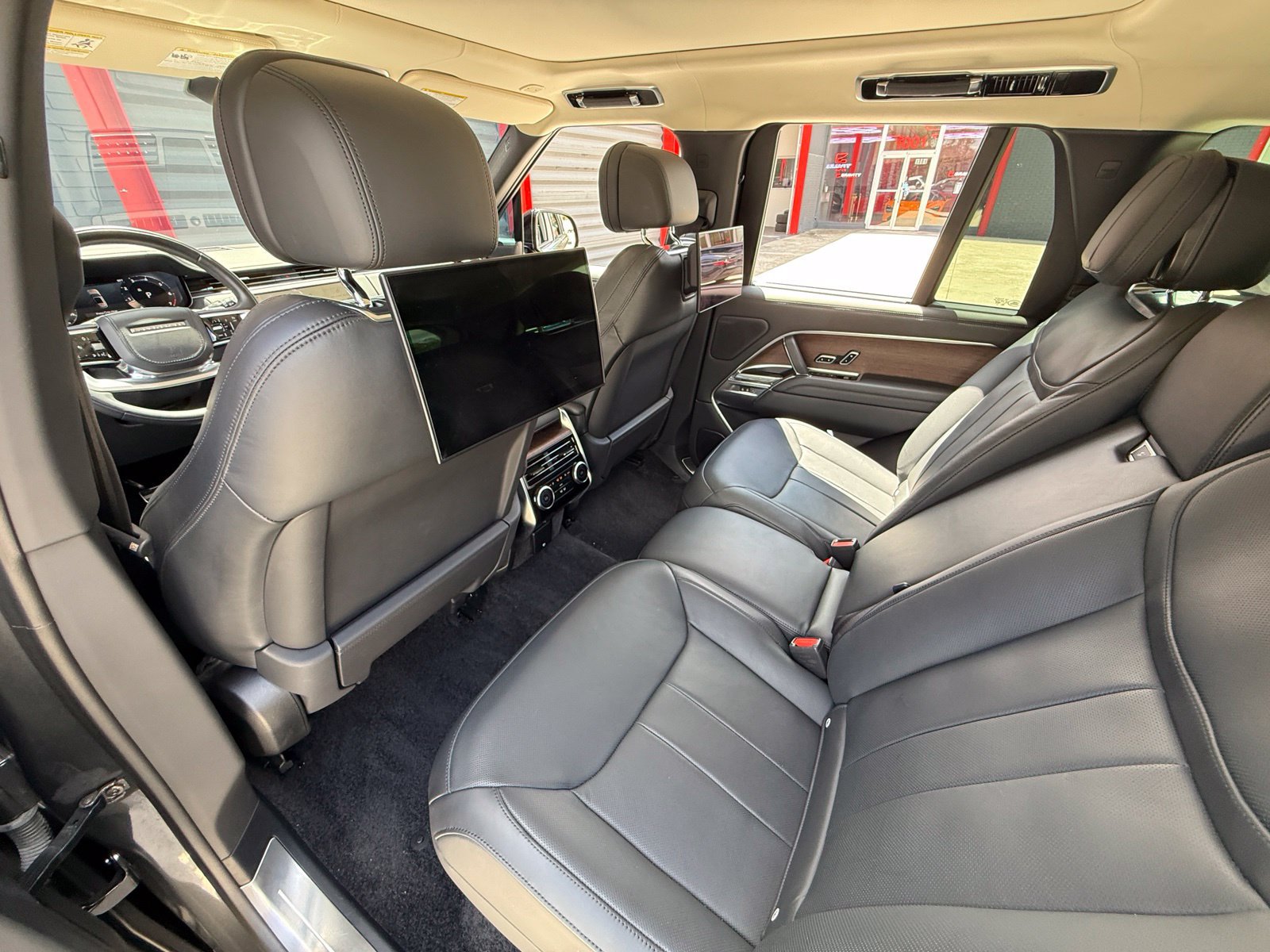 Used 2023 Land Rover Range Rover Autobiography AWD/4WD image 21