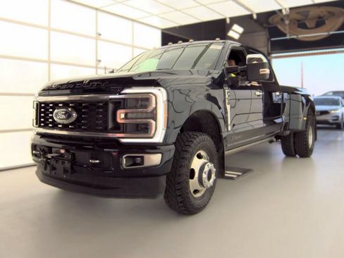 Used 2024 Ford F350 Platinum w/ FX4 Off-Road Package AWD/4WD image 2
