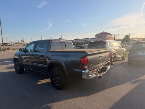 Used 2021 Toyota Tacoma SR5 AWD/4WD image 4