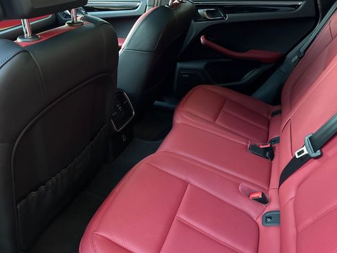 Used 2021 Porsche Macan S image 15