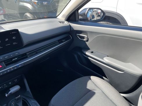 Used 2025 Kia K4 LXS image 34