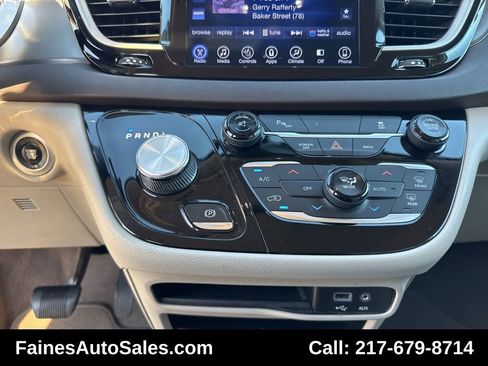 Used 2017 Chrysler Pacifica Touring-L image 44