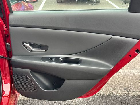 New 2025 Hyundai Elantra SEL image 17