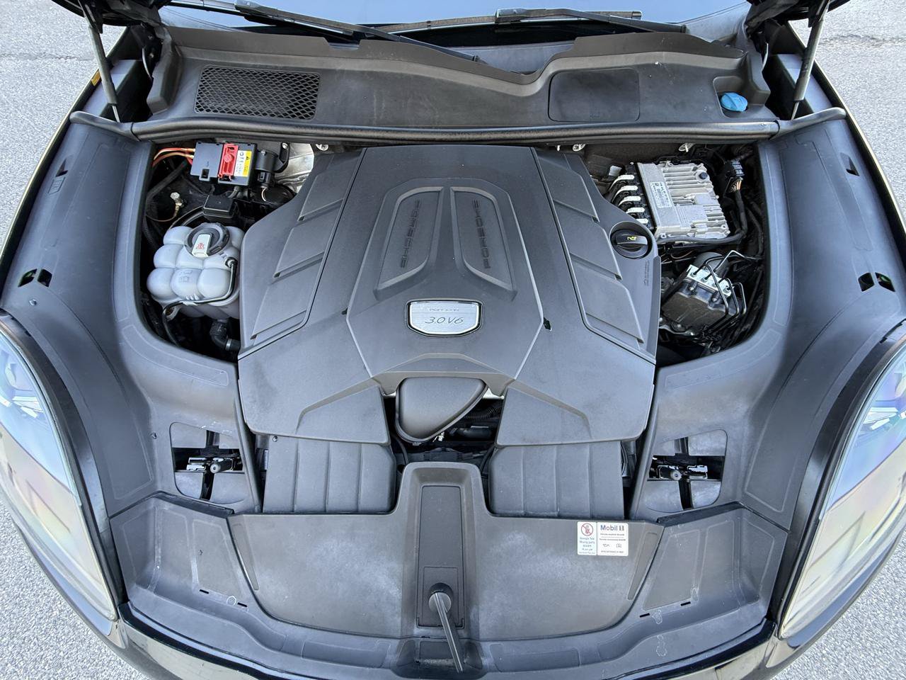 Used 2020 Porsche Cayenne AWD/4WD image 19