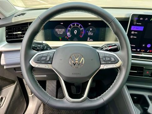 New 2026 Volkswagen Tiguan SE FWD image 28