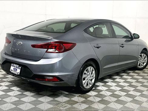 Used 2019 Hyundai Elantra SE image 12
