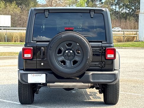 Used 2018 Jeep Wrangler Unlimited Sport image 17