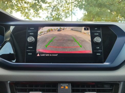 Certified 2023 Volkswagen Taos SE w/ Panoramic Sunroof Package image 22