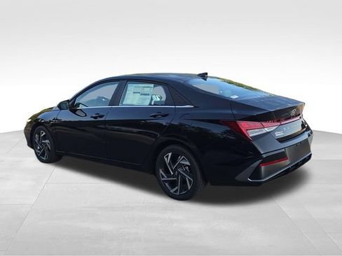 New 2026 Hyundai Elantra Limited FWD image 3