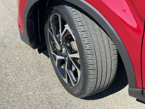 Used 2019 Toyota C-HR XLE FWD image 11