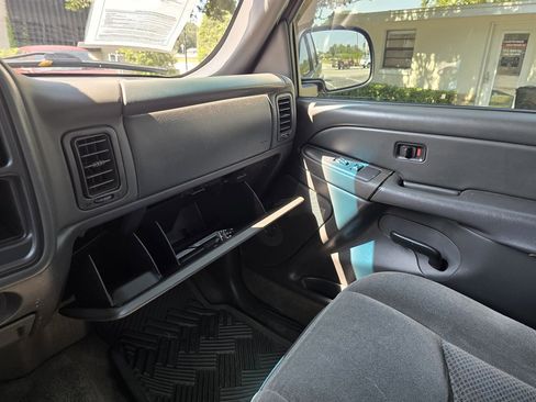 Used 2004 Chevrolet Silverado 2500 LS w/ Skid Plate Package image 25