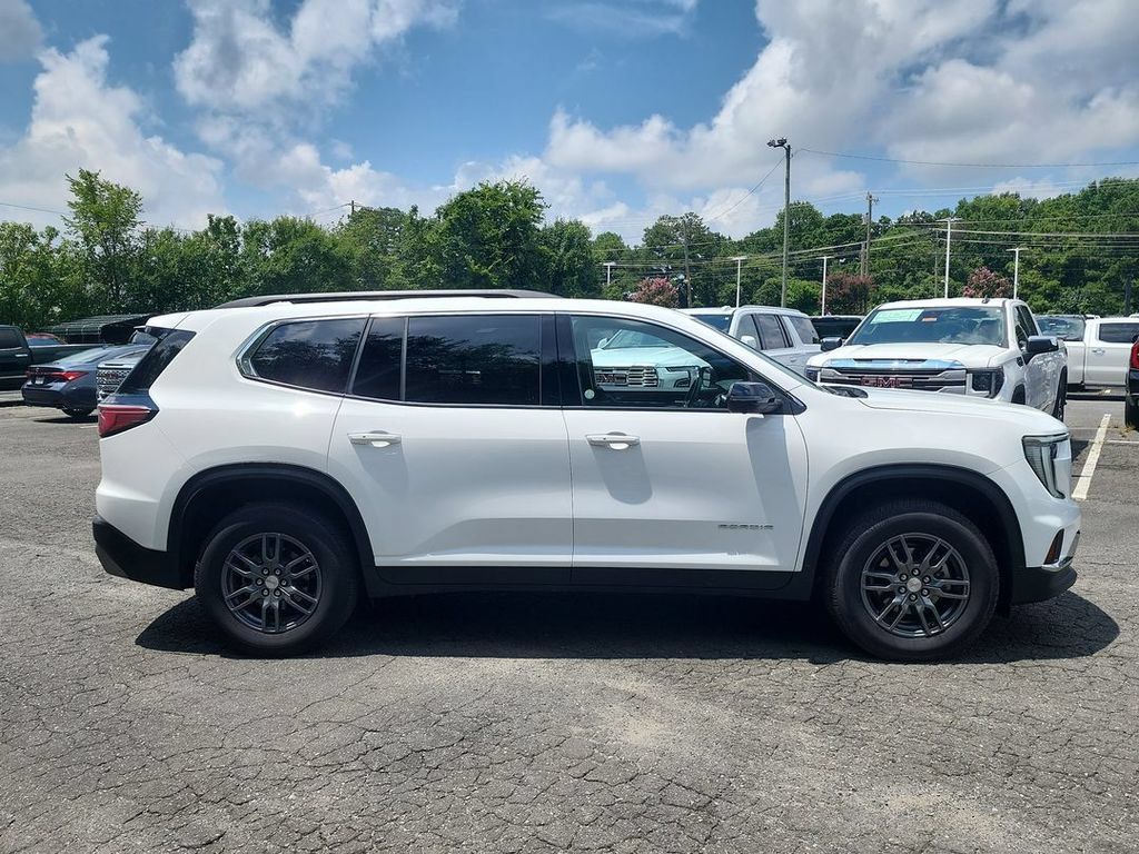 Certified 2025 GMC Acadia Elevation FWD image 9