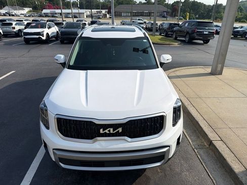 Certified 2023 Kia Telluride EX w/ EX Captain's Chair Package AWD/4WD image 2