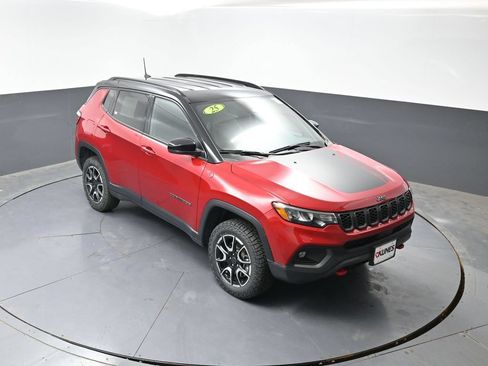 Used 2025 Jeep Compass Trailhawk AWD/4WD image 44