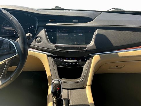 Used 2017 Cadillac XT5 Luxury w/ Driver Awareness Package image 6