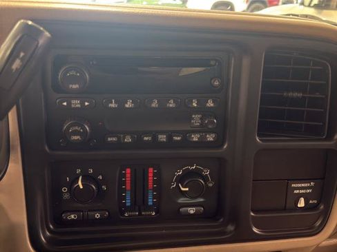 Used 2004 GMC Sierra 1500 SLE w/ Light Duty Power Package AWD/4WD image 19