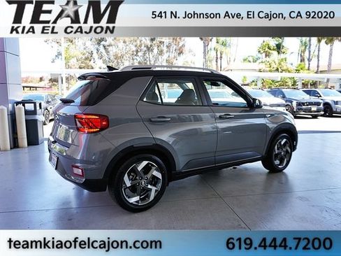Used 2022 Hyundai Venue Limited w/ Cargo Package FWD image 8