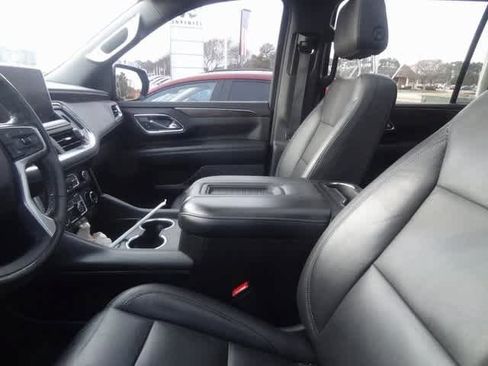 Used 2021 Chevrolet Suburban LT image 6