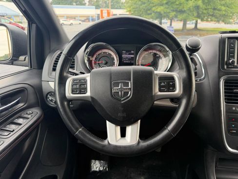 Used 2018 Dodge Grand Caravan GT FWD image 19