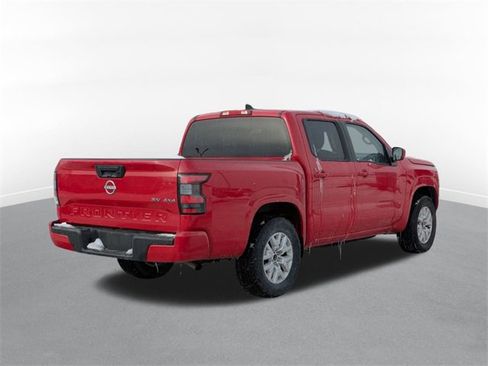 Used 2023 Nissan Frontier SV image 3