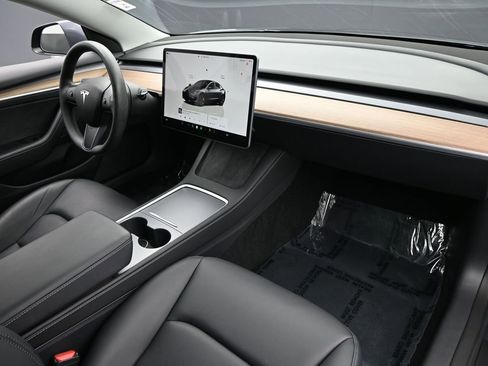 Used 2023 Tesla Model 3 Standard Range image 32