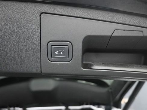 Used 2019 Cadillac XT4 Sport w/ LPO, Midnight Sport Package FWD image 25