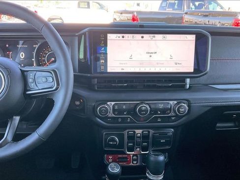 Used 2025 Jeep Gladiator Rubicon w/ Convenience Group image 6