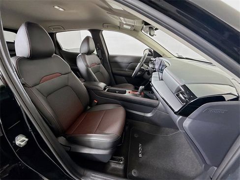Certified 2025 Nissan Kicks SR image 24