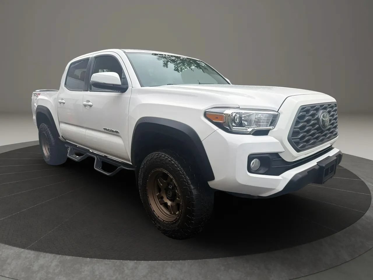 Used 2021 Toyota Tacoma TRD Off-Road AWD/4WD image 3