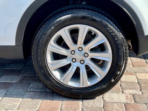 Used 2019 Land Rover Discovery Sport SE AWD/4WD image 27