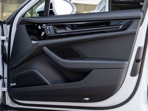 Certified 2025 Porsche Panamera 4 AWD/4WD image 42