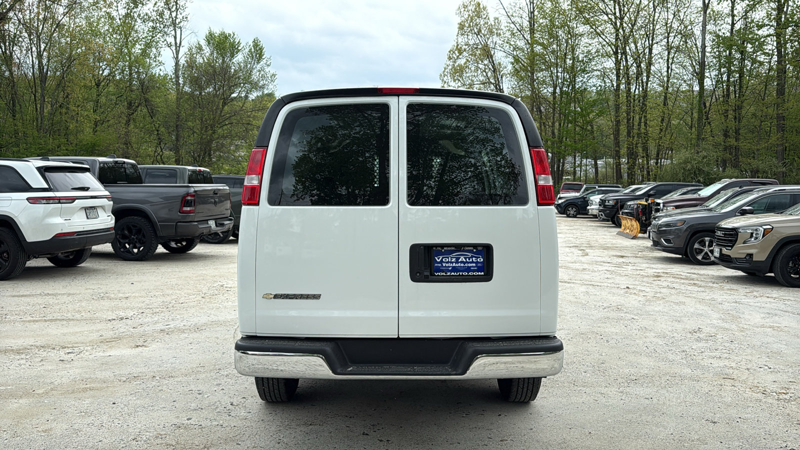 Used 2024 Chevrolet Express 2500 w/ Driver Convenience Package RWD image 7