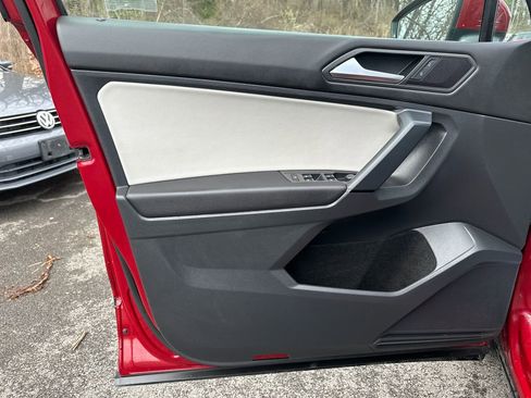 Used 2019 Volkswagen Tiguan SE w/ Panoramic Sunroof Package image 5