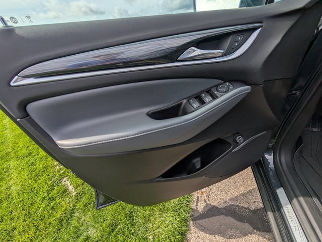 Used 2018 Buick Enclave Essence AWD/4WD image 19