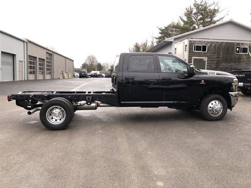 New 2026 RAM 3500 Tradesman w/ Chrome Appearance Group image 6