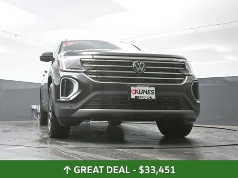 Used 2025 Volkswagen Atlas SE image 55