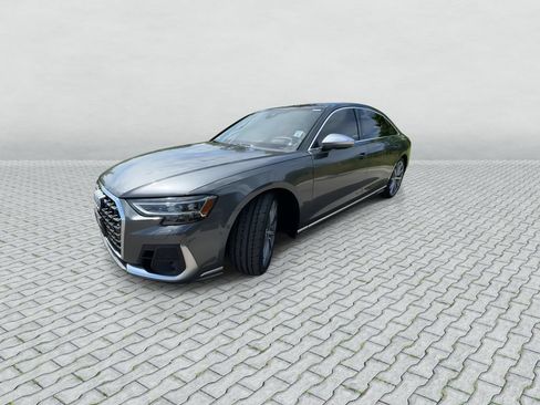 Used 2022 Audi S8 AWD/4WD image 4