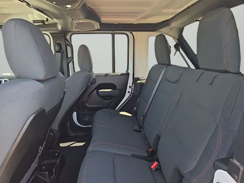 Used 2026 Jeep Wrangler Unlimited Rubicon AWD/4WD image 12