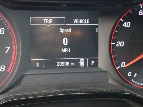 Used 2025 Chevrolet Trax RS w/ Driver Confidence Package FWD image 3