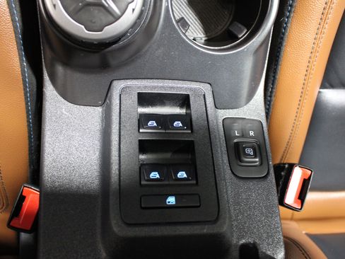 Used 2024 Ford Bronco Outer Banks AWD/4WD image 8