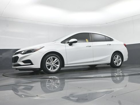 Used 2018 Chevrolet Cruze LT FWD image 48