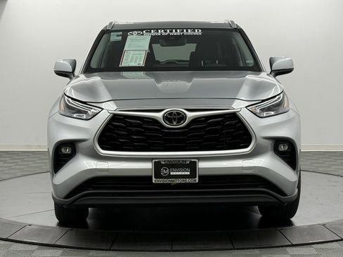 Used 2024 Toyota Highlander LE image 3