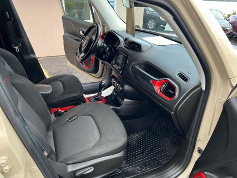 Used 2016 Jeep Renegade Trailhawk w/ Safety & Security Group image 28