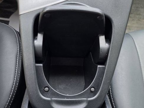 Used 2013 Toyota Prius Four w/ Deluxe Solar Roof Pkg FWD image 29