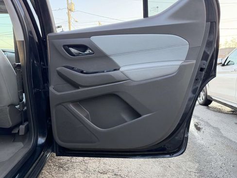 Used 2020 Chevrolet Traverse LT w/ Driver Confidence II Package image 18